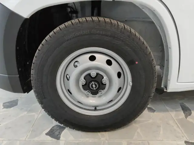 Opel Movano view 5