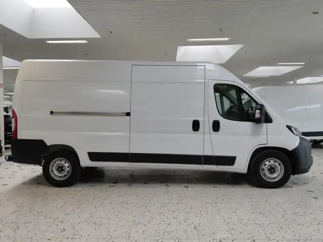 Opel Movano view 6