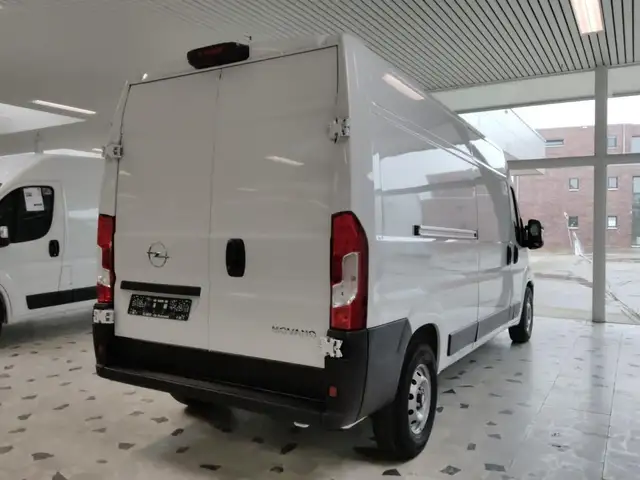 Opel Movano view 7