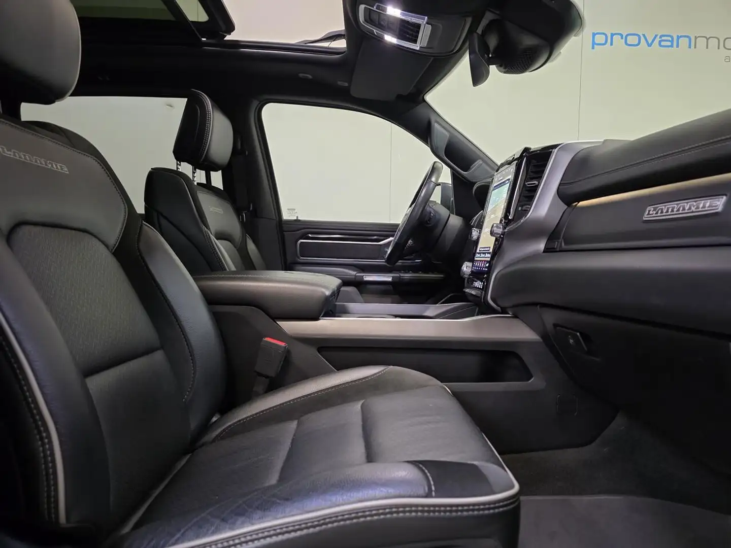 Dodge RAM 1500 Laramie Autom. - GPS - Topstaat! Grijs - 2