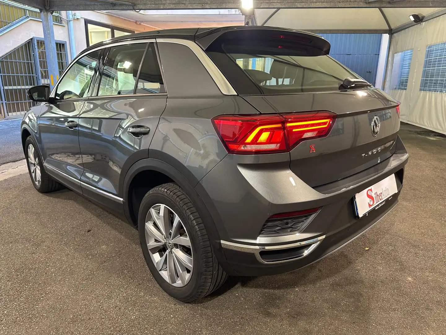 Volkswagen T-Roc 1.0 tsi Advanced "UNICO PROPRIETARIO" Grigio - 2