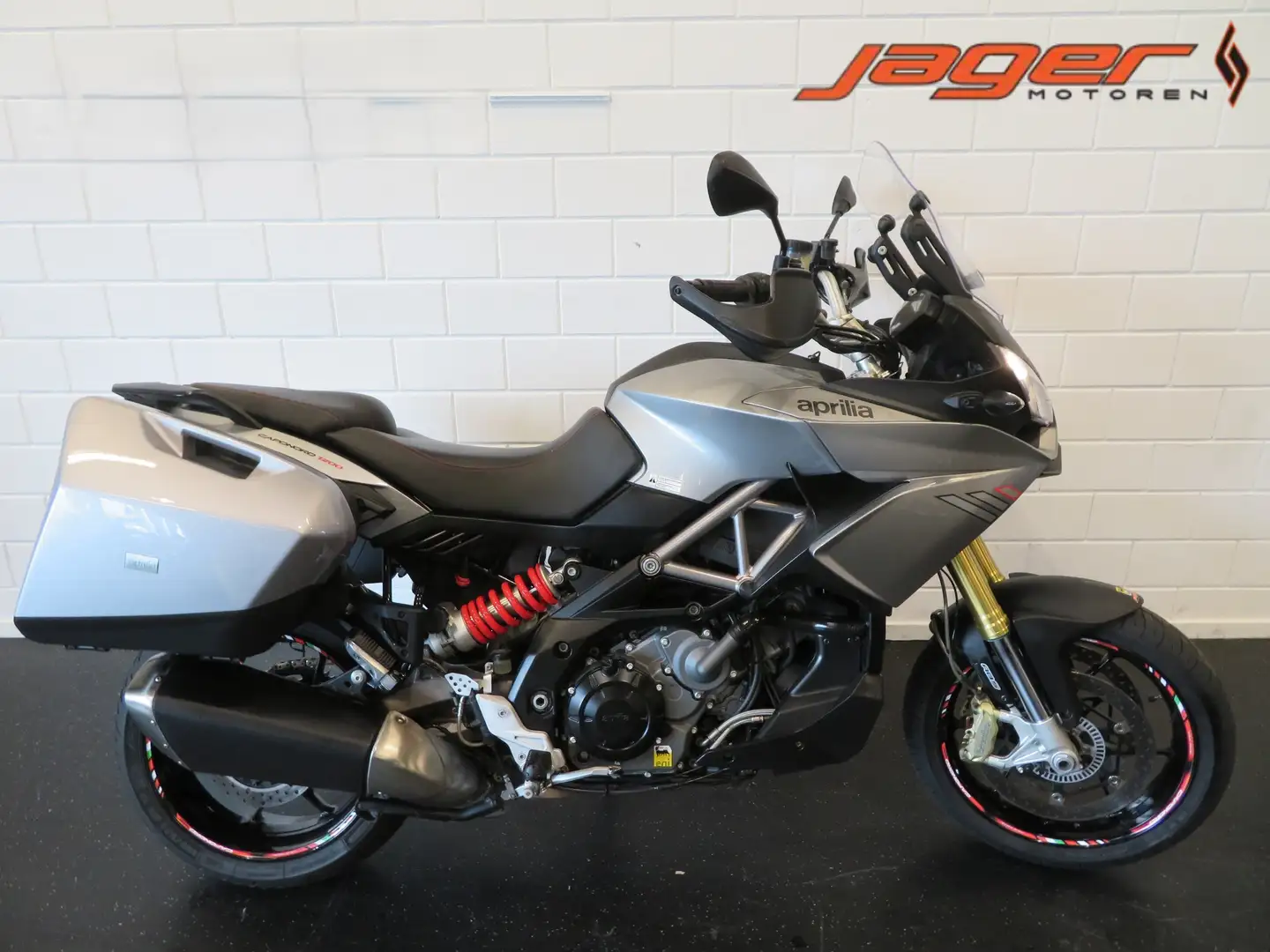 Aprilia Caponord 1200 TRAVEL PACK HVV PERF. Ezüst - 1