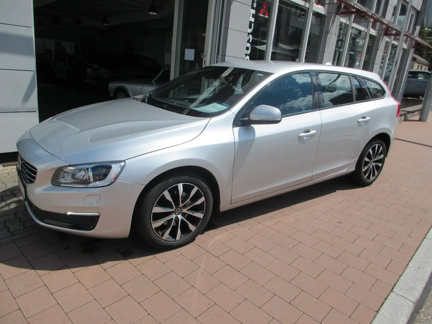 Volvo V60 D3 Geartronic Linje Svart/Schiebedach/PDC/Bi Plateado - 1