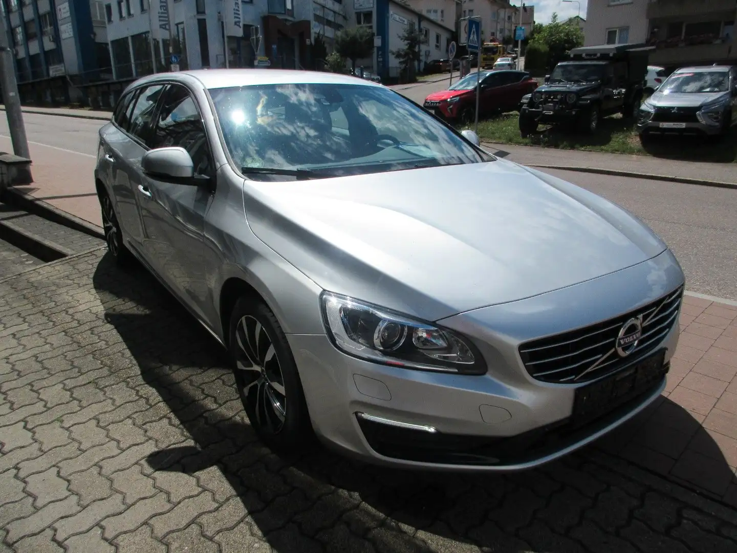 Volvo V60 D3 Geartronic Linje Svart/Schiebedach/PDC/Bi Plateado - 2