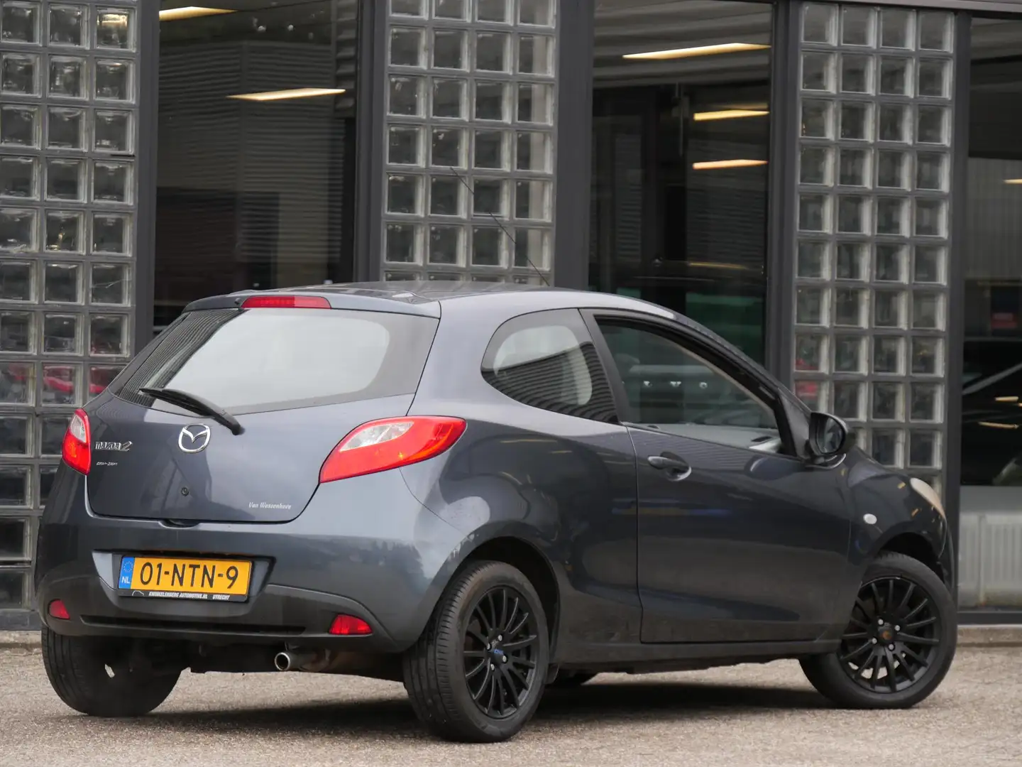 Mazda 2 1.5 S-VT EXECUTIVE/ AIRCO/ APK MEI 2026 Grijs - 2