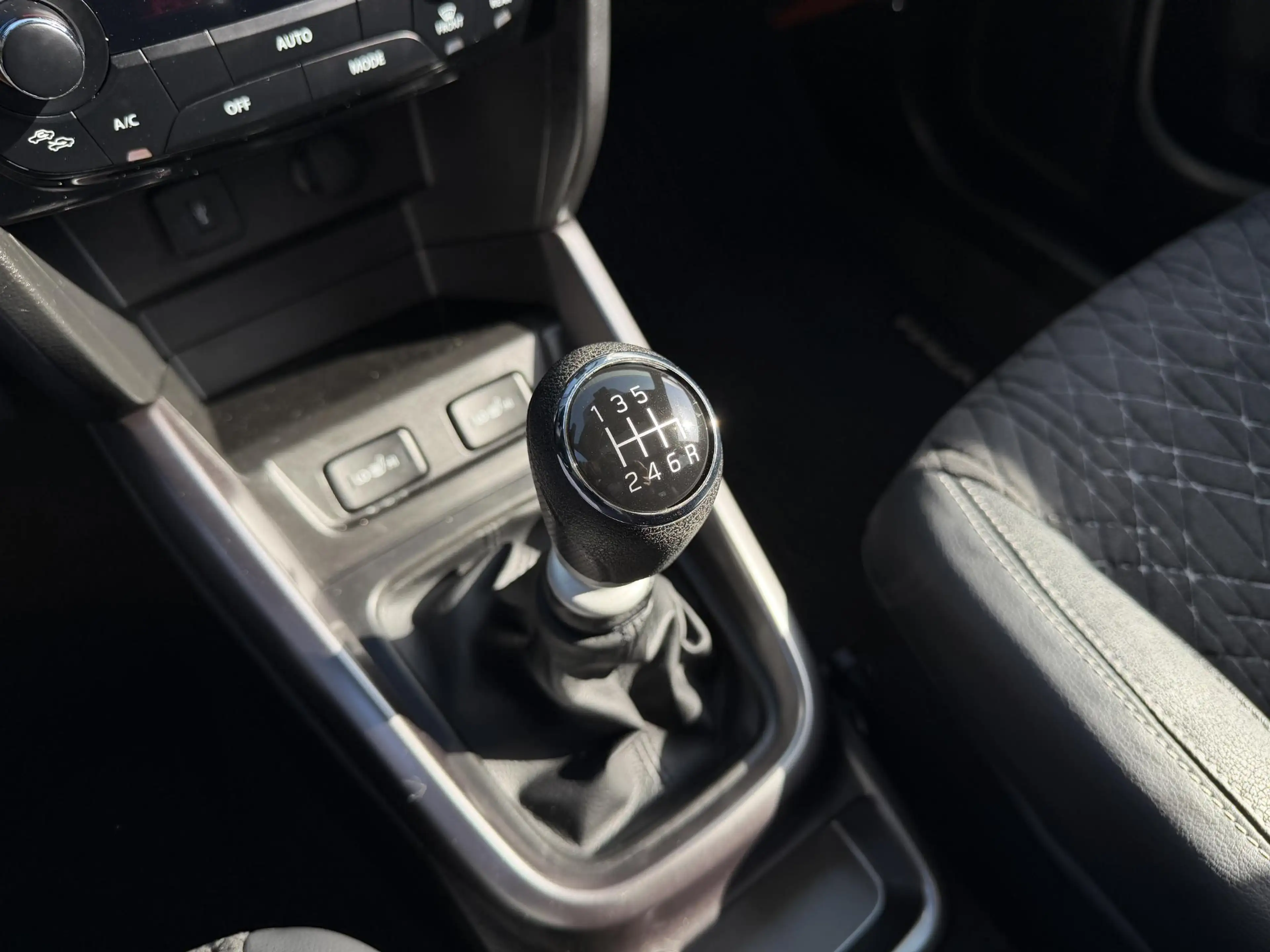 Suzuki Vitara 1.4 Boosterjet Style Smart Hybrid 129PK | Panorama — photo 25