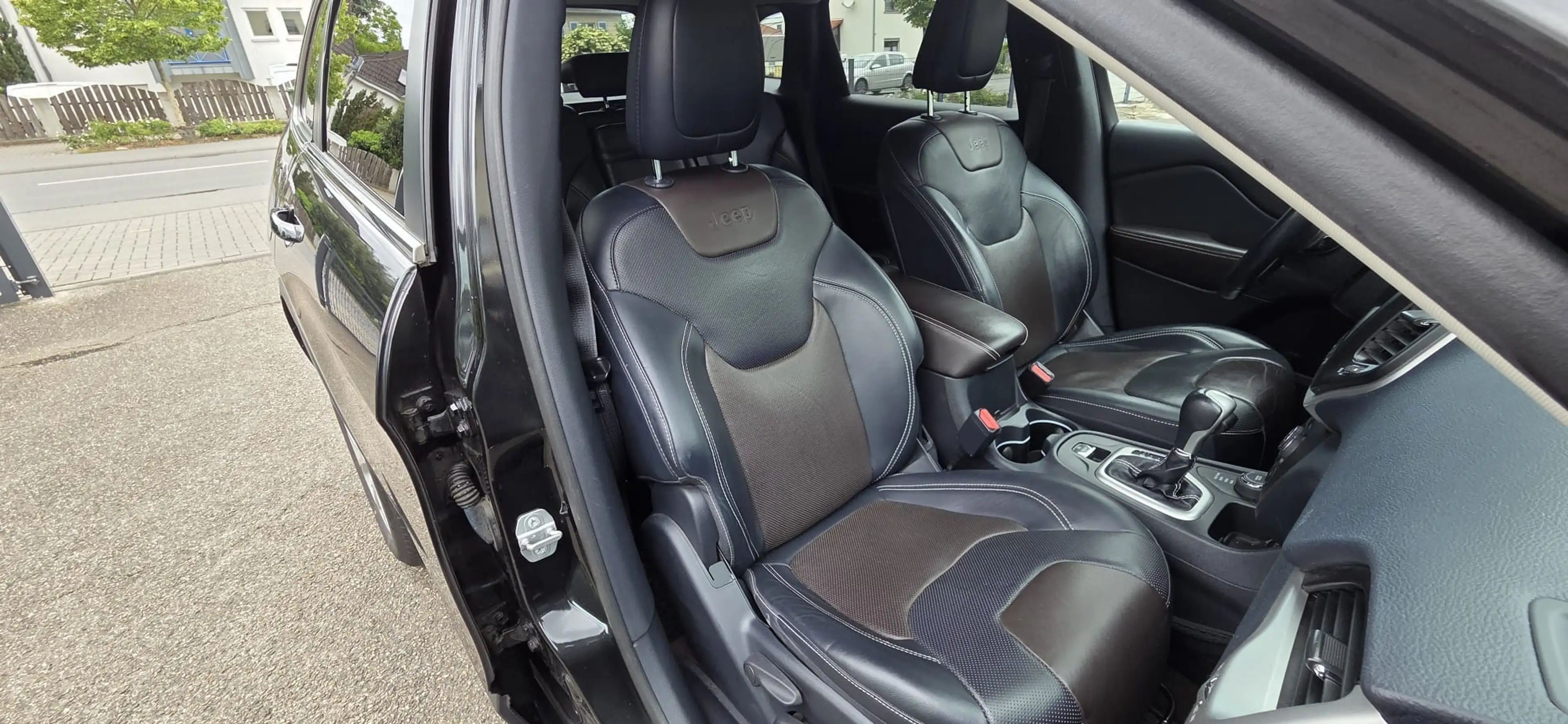 Jeep Cherokee Limited 4WD — photo 14