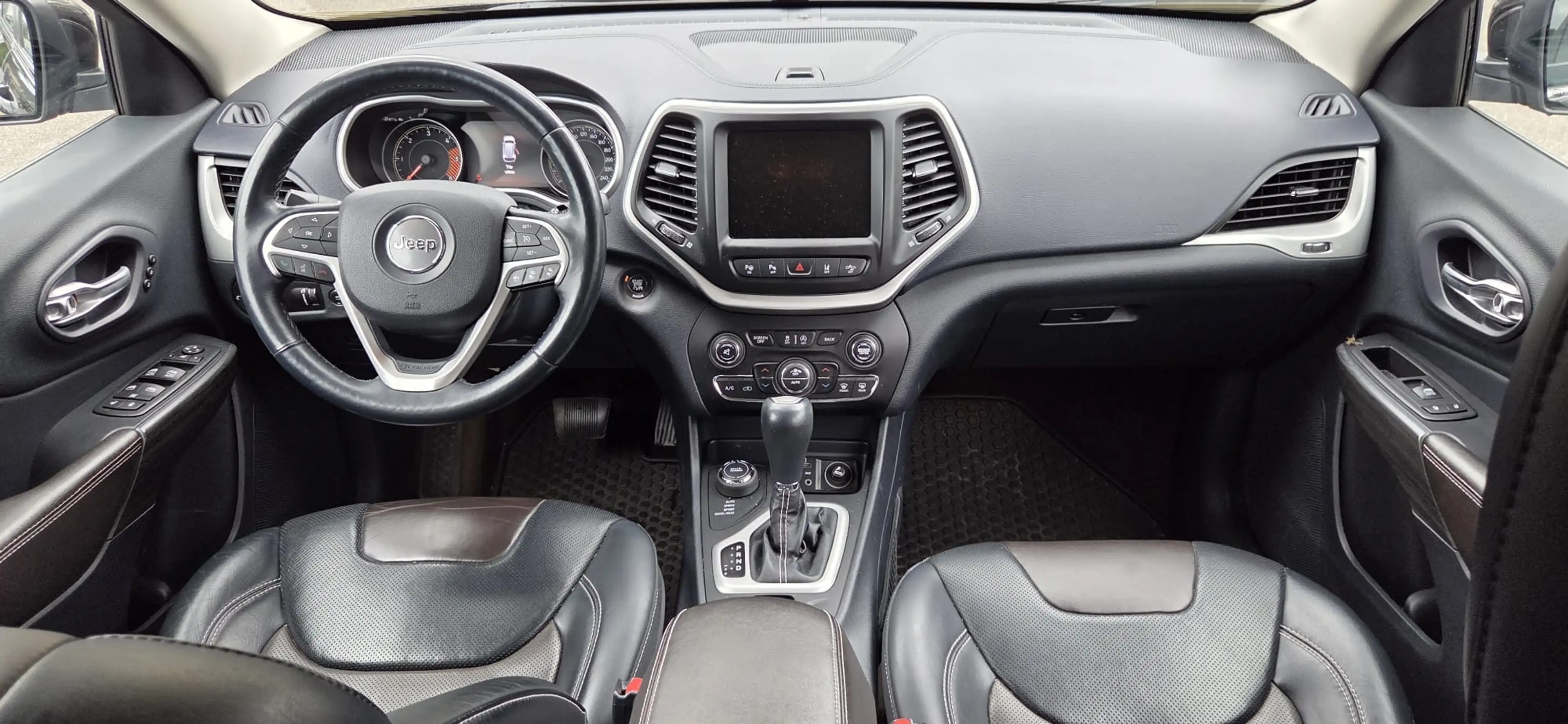 Jeep Cherokee Limited 4WD — photo 10