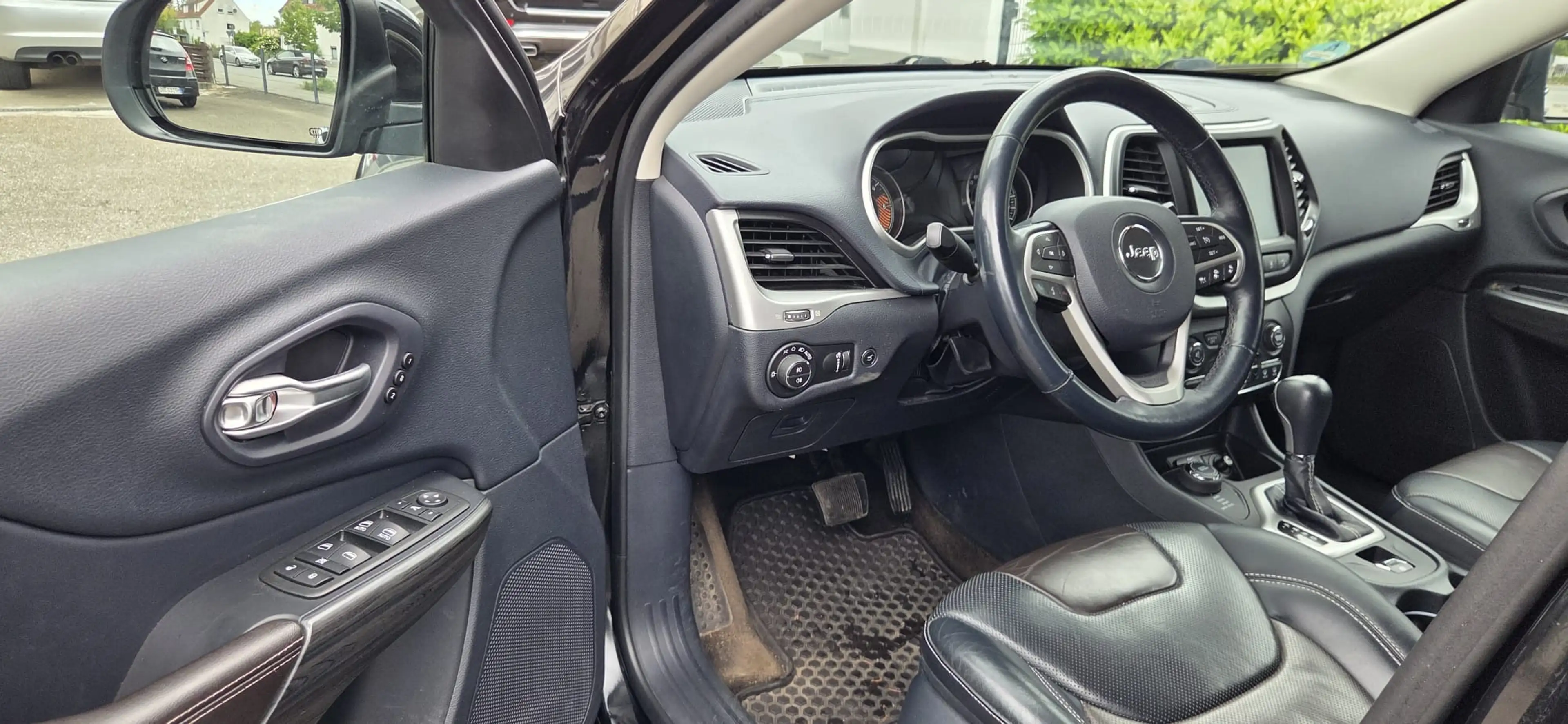 Jeep Cherokee Limited 4WD — photo 12
