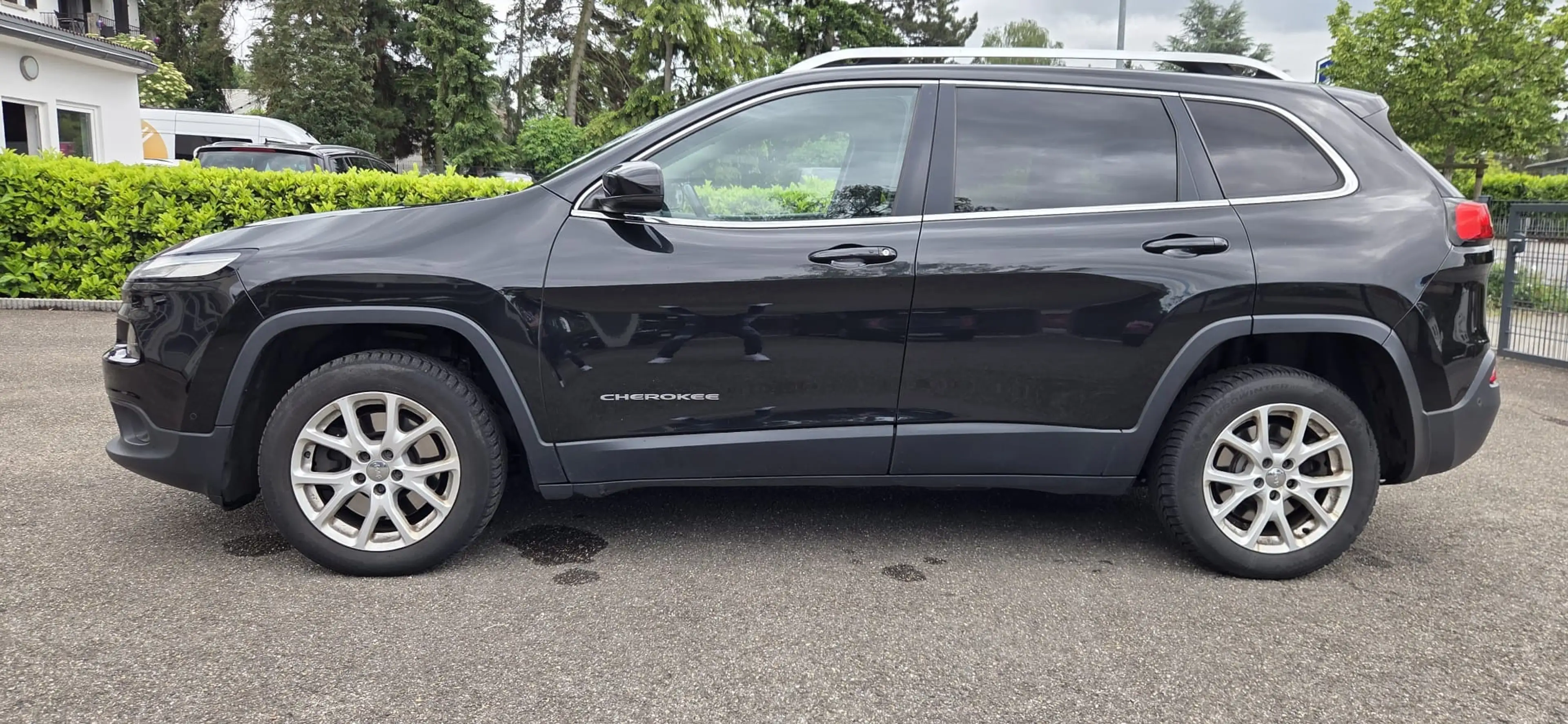 Jeep Cherokee Limited 4WD — photo 8