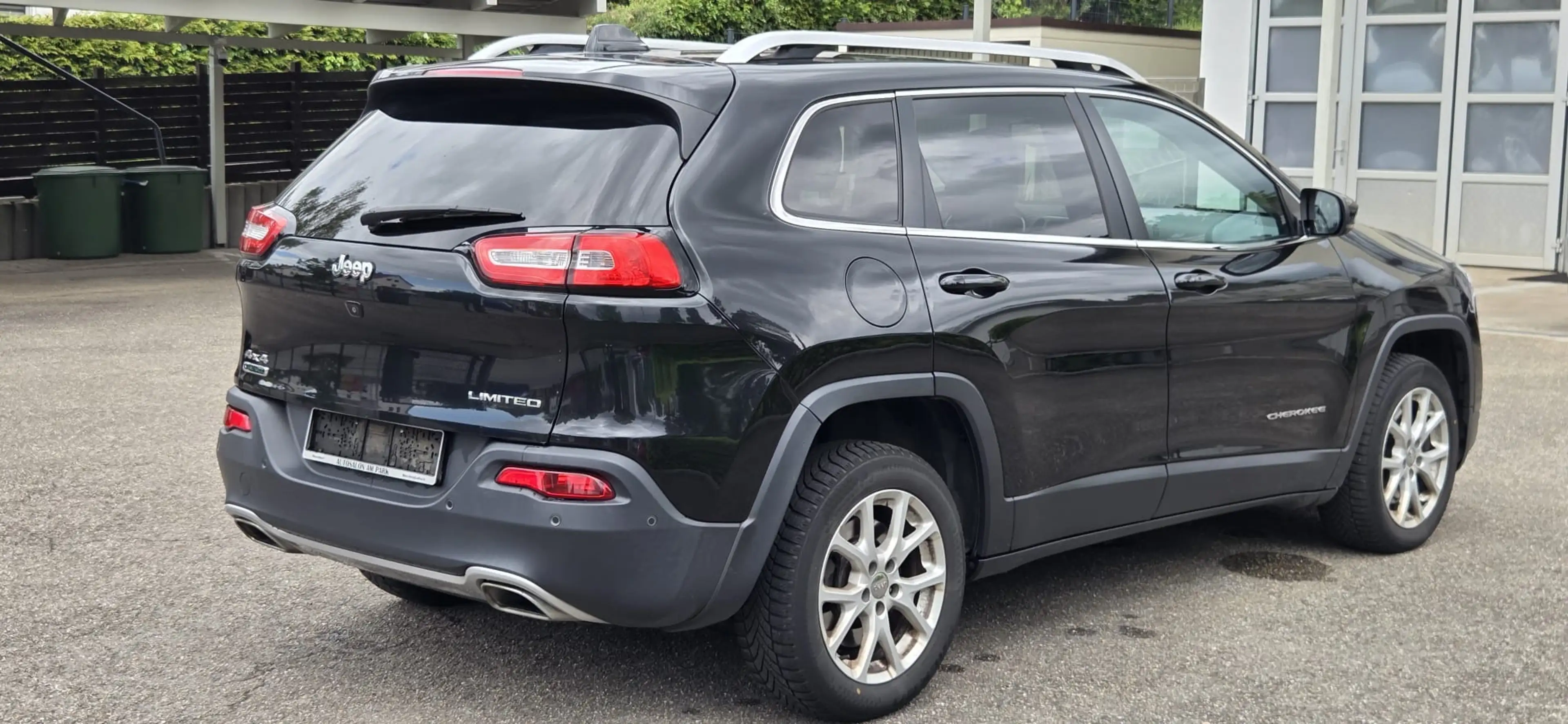Jeep Cherokee Limited 4WD — photo 5