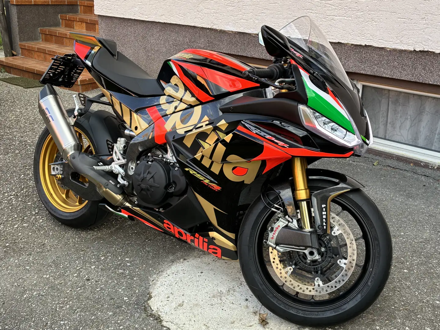 Aprilia RSV4 factory 1100 Schwarz - 1