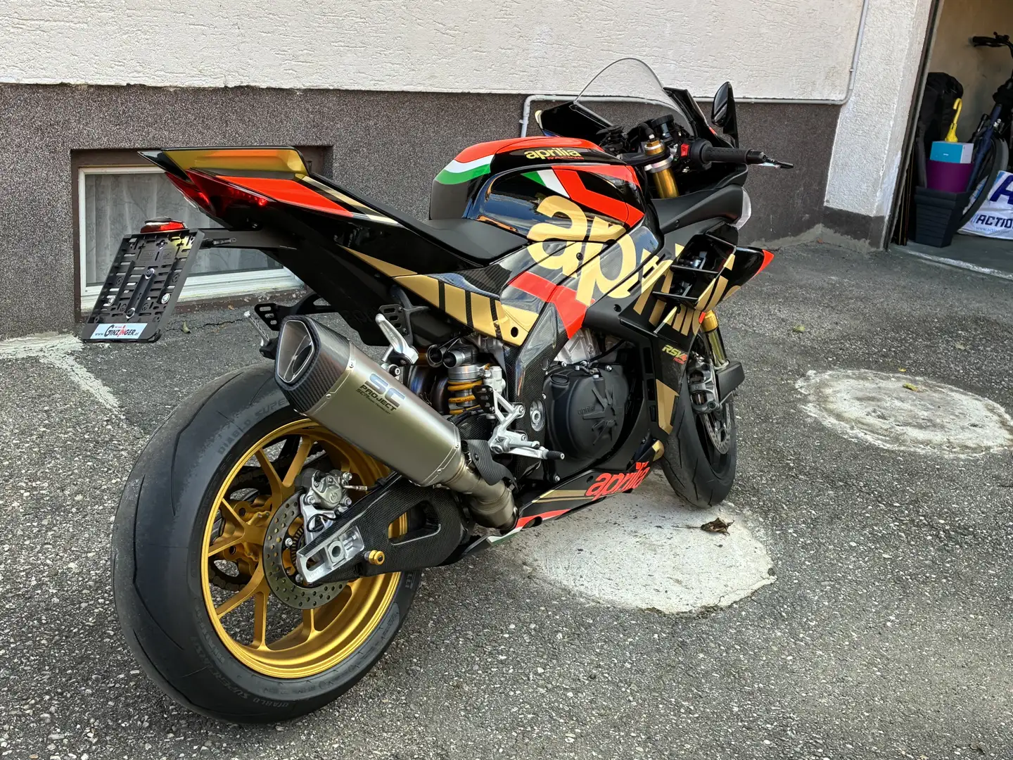 Aprilia RSV4 factory 1100 Schwarz - 2