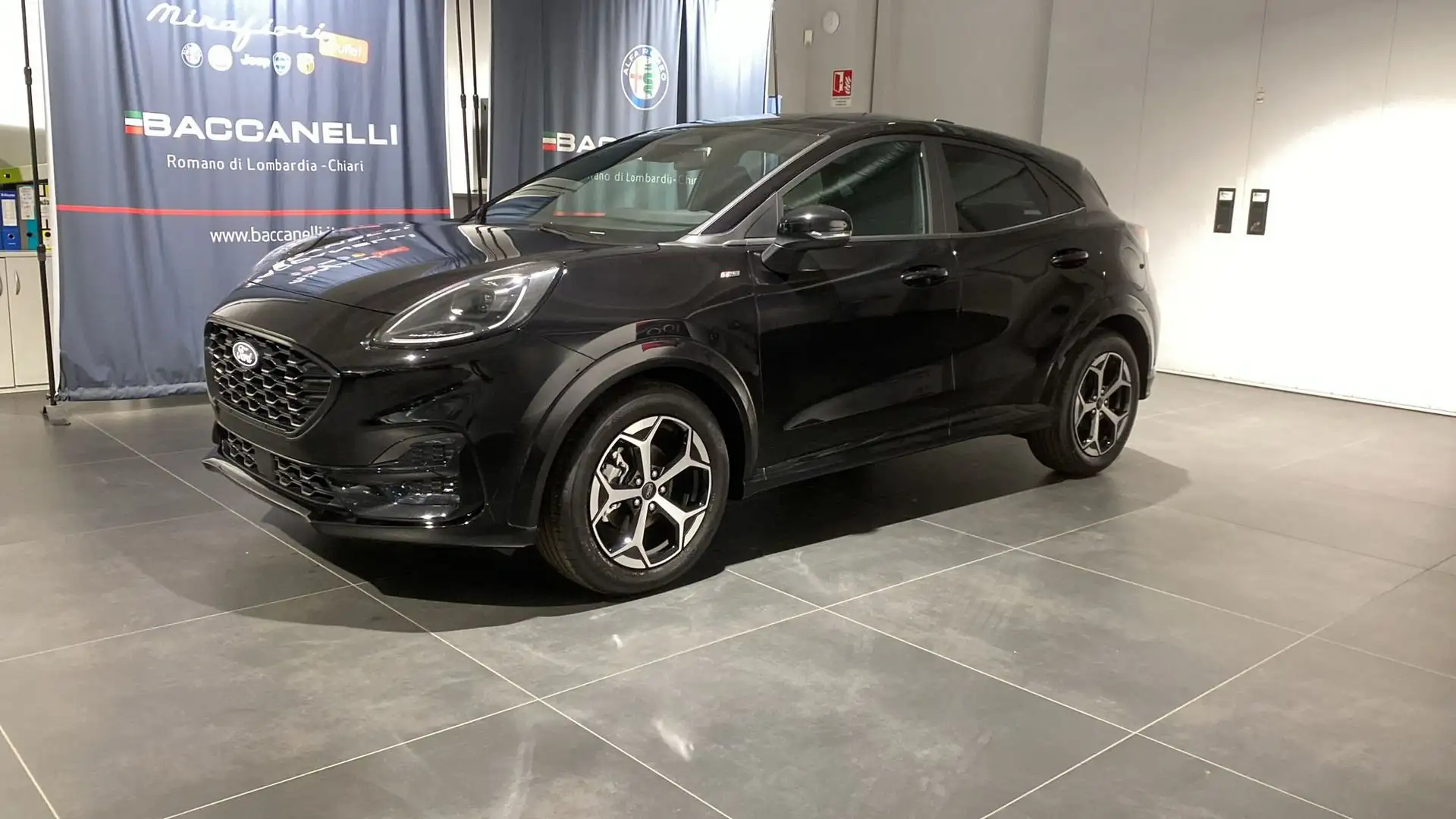 Ford Puma 1.0 EcoBoost Hybrid 125 CV S&S ST-Line Чорний - 1