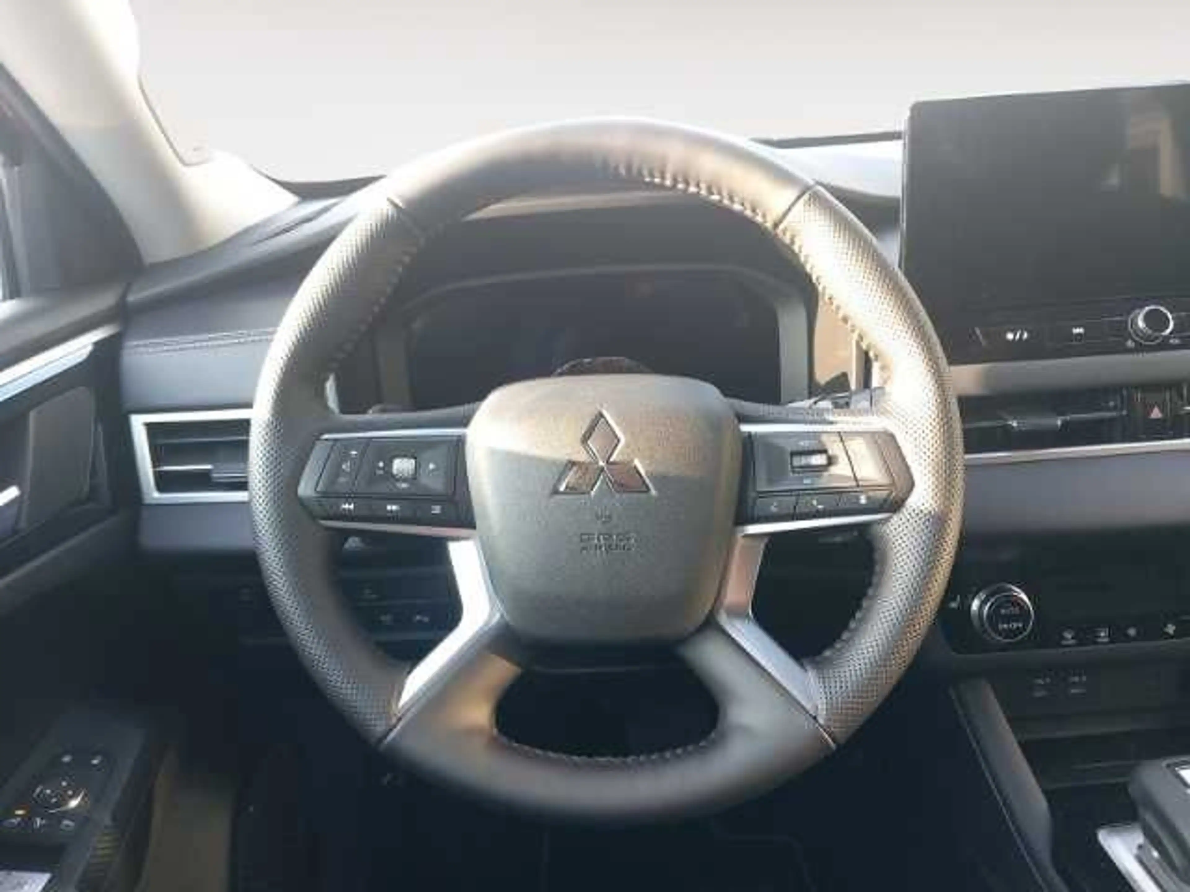 Mitsubishi Outlander 2.4L PHEV Diamant PLUS *STANDHEIZUNG* — photo 12