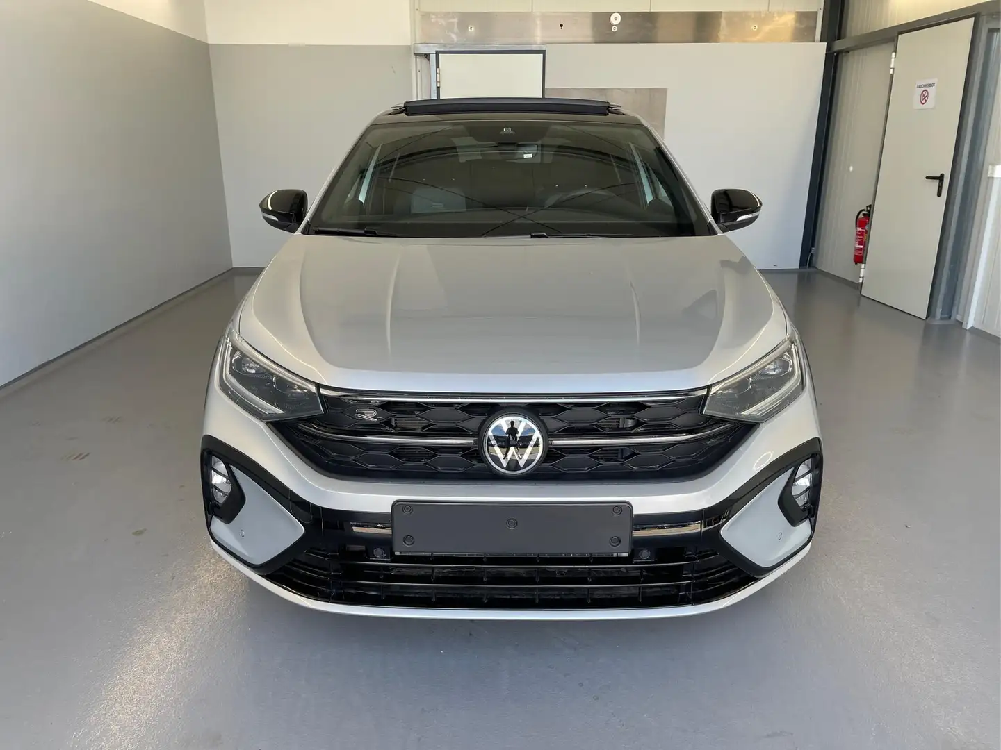 Volkswagen Taigo R-Line 150PS DSG GV5+NaviPro+Pano+Black+AHK+IQ.... Schwarz - 2