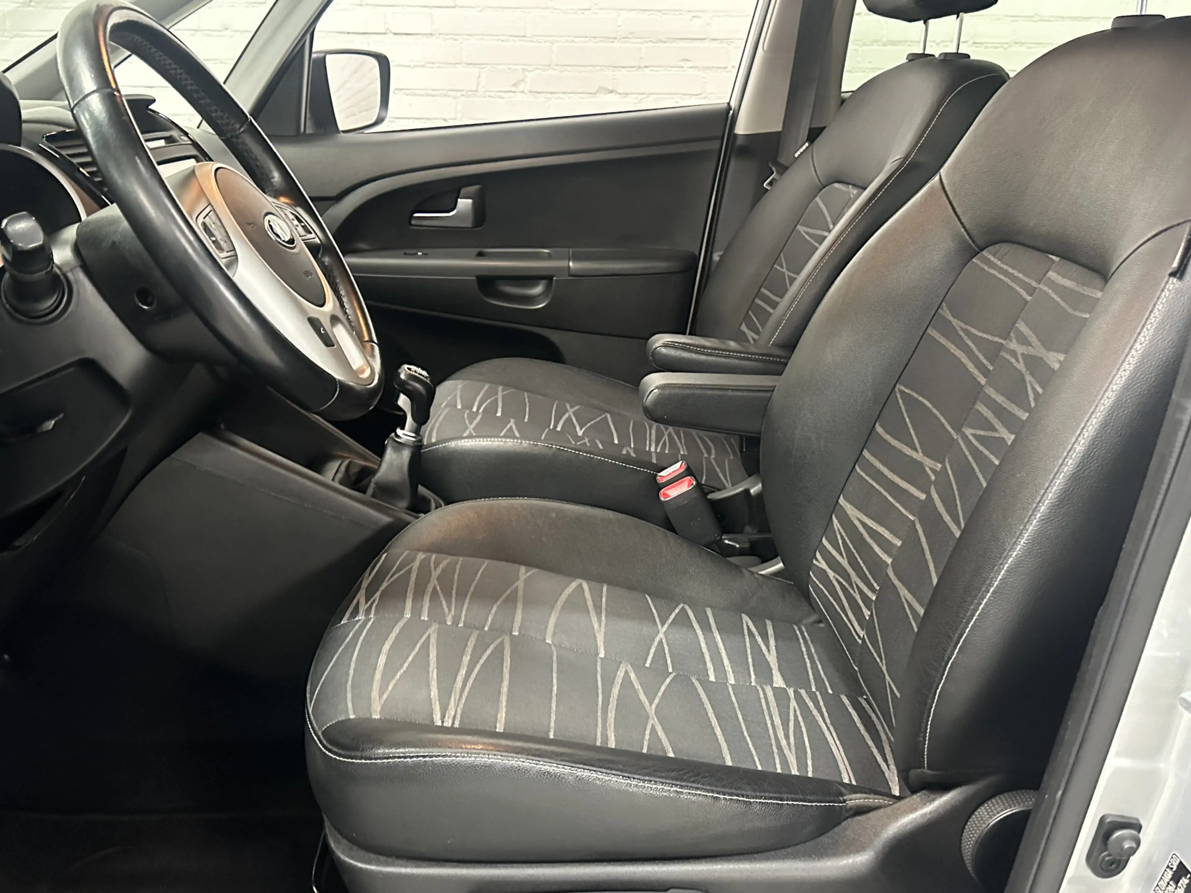 Kia Venga 1.6 CVVT DynamicPLusLine CLIMA / CRUISE / CEMERA / — photo 22