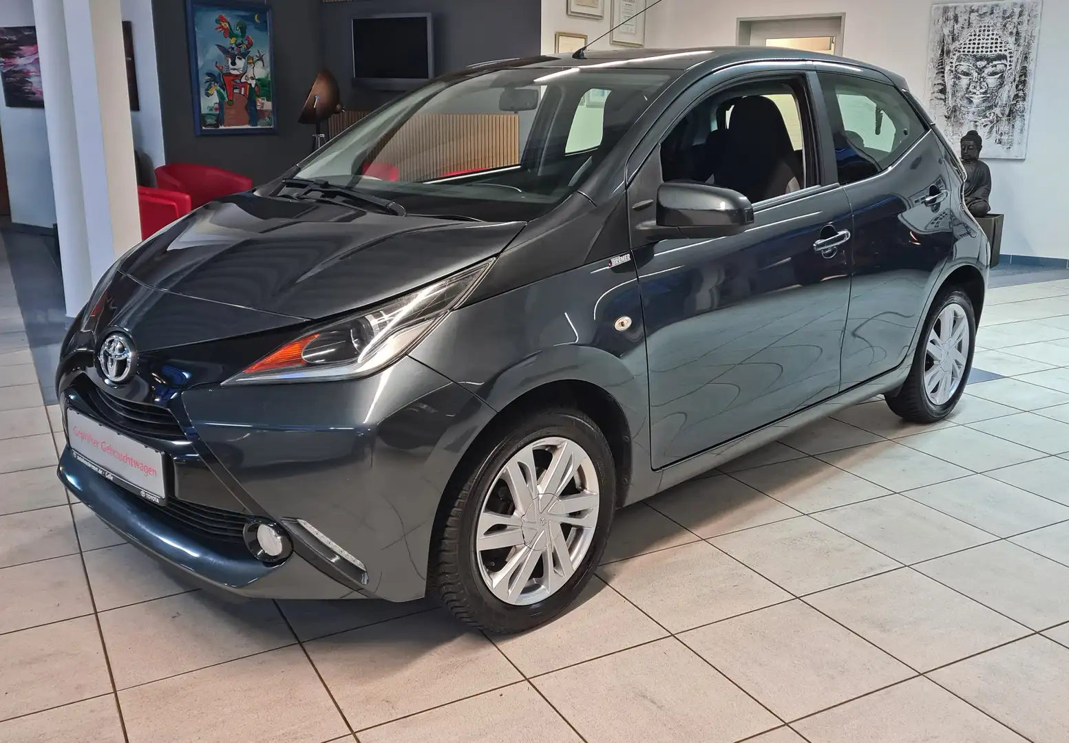 Toyota Aygo Aygo 5-Türer x-play touch +Allwetterreifen+ Grau - 1