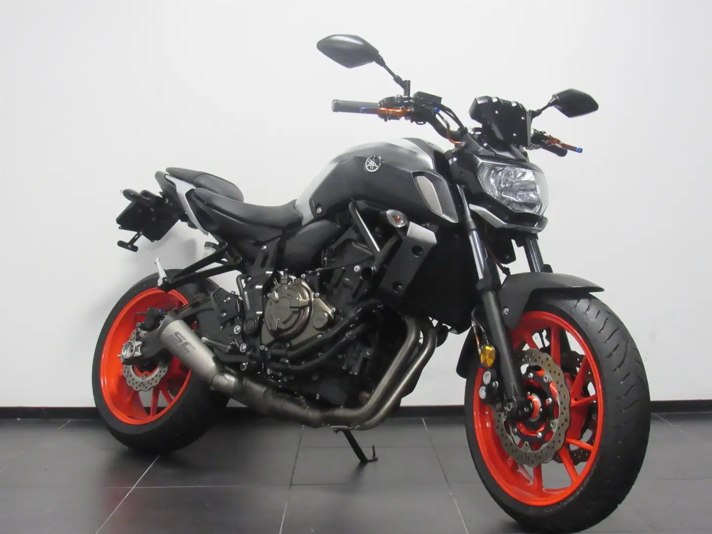 Yamaha MT-07 ABS Grijs - 2