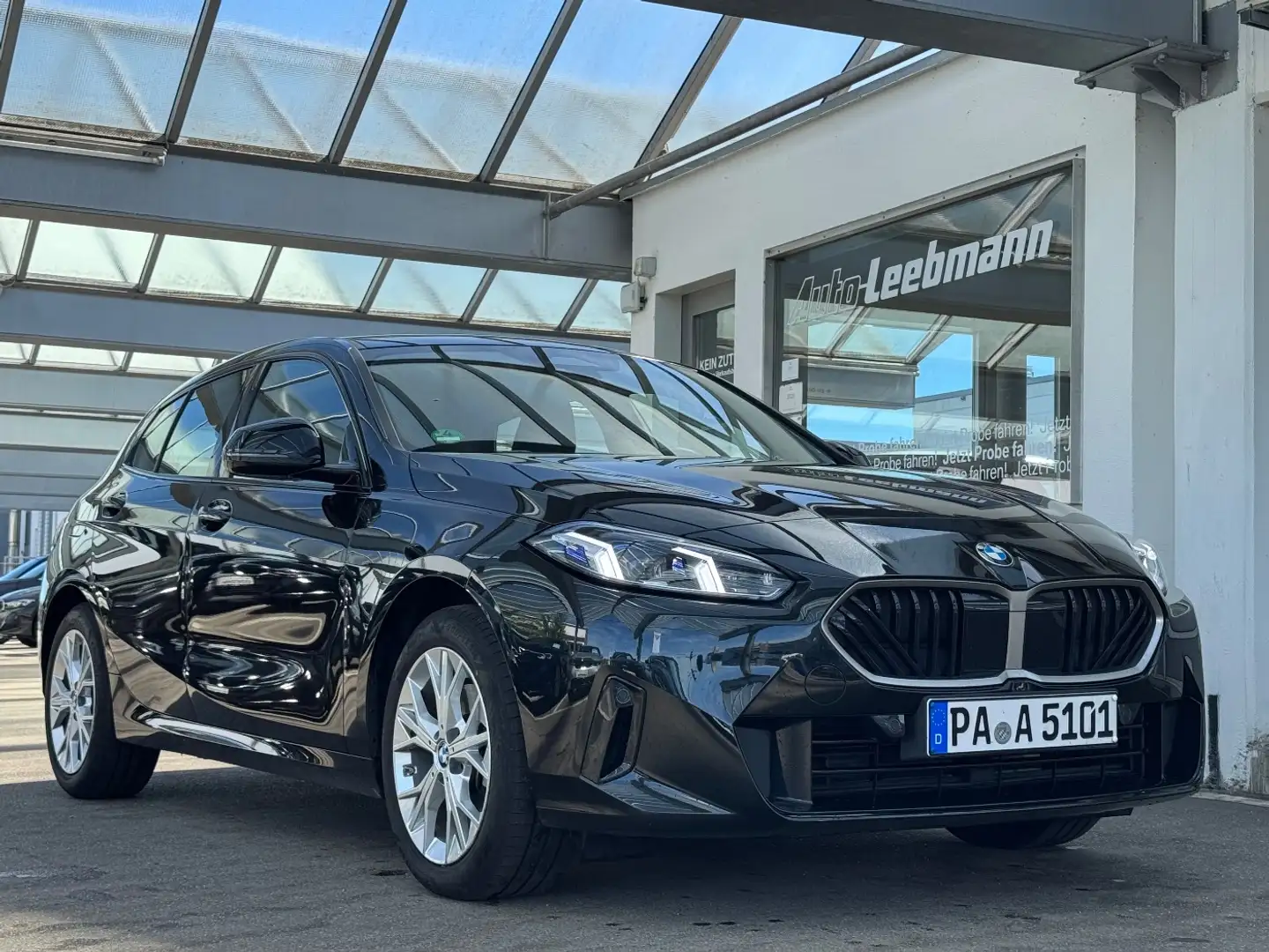 BMW 118 d Premiumpaket/el.Heckklappe/RFK/DrivAssi Zwart - 2