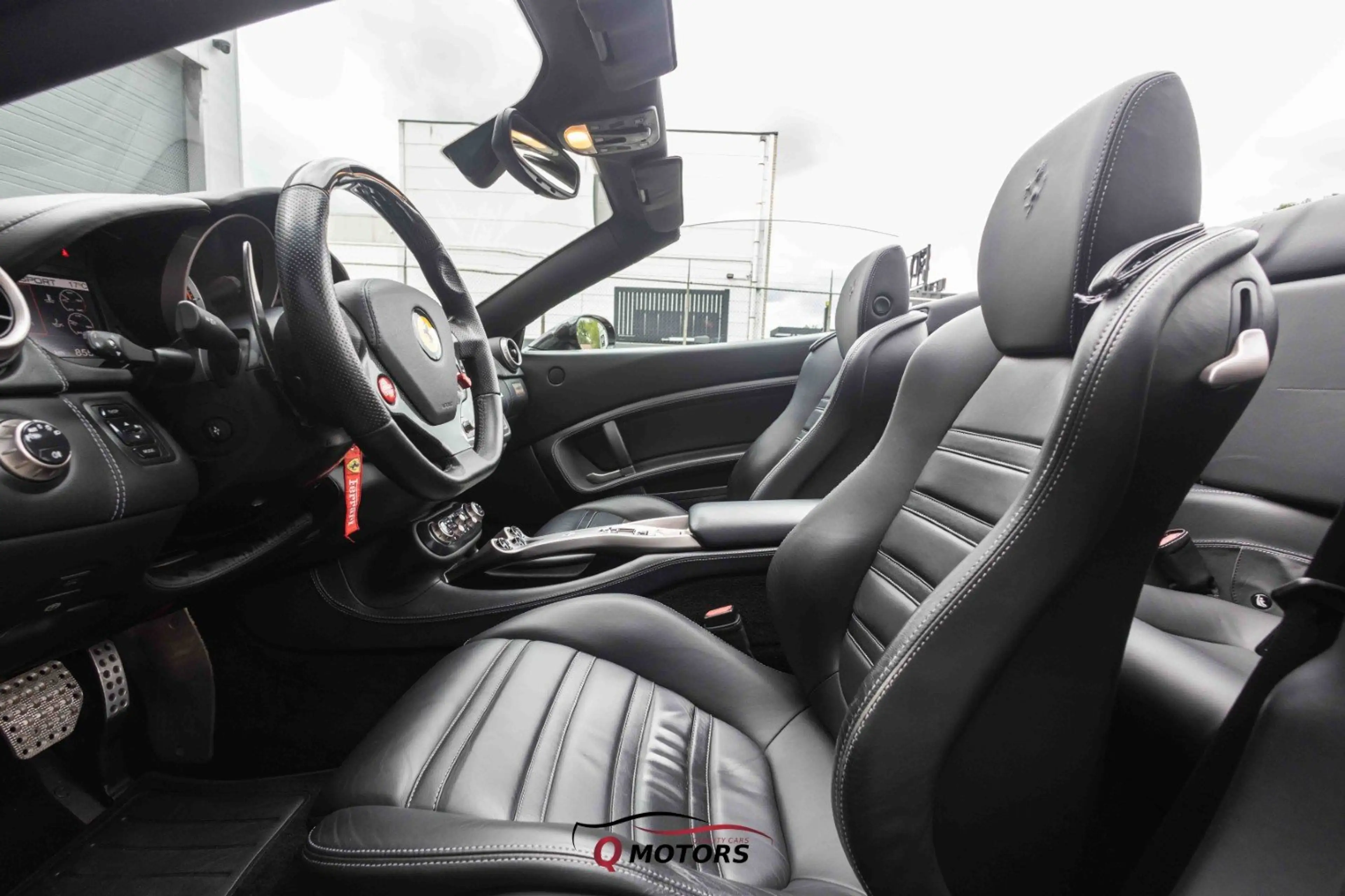 Ferrari California 4.3i V8 — photo 11