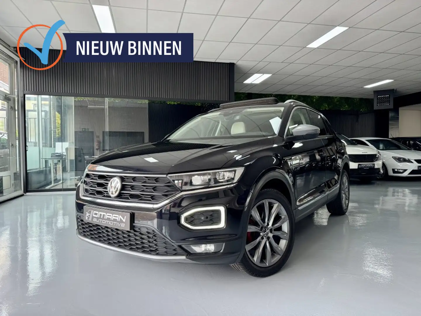 Volkswagen T-Roc 1.5 TSI Sport DSG PANO KEYLESS BLIND ACC Zwart - 1