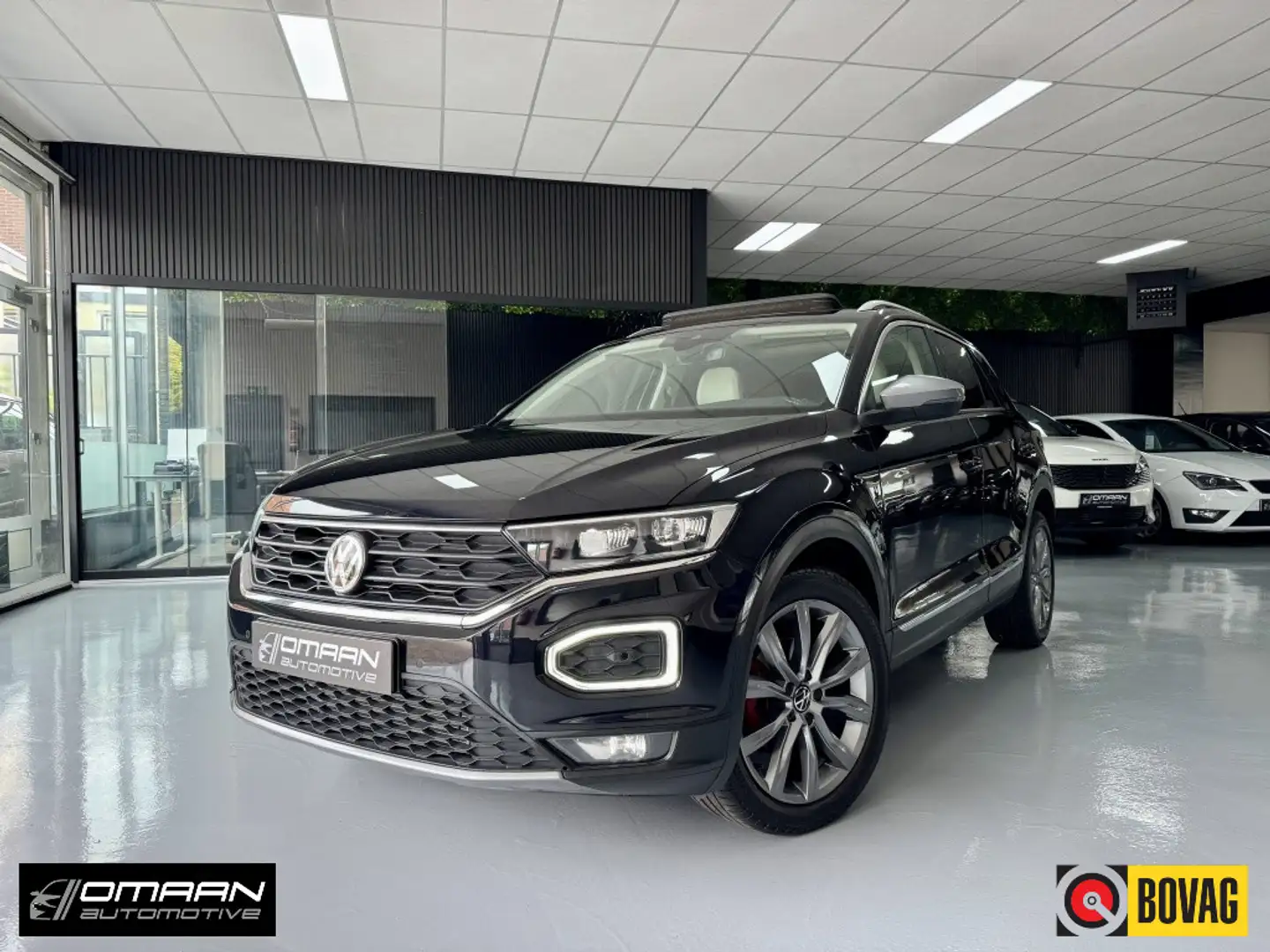 Volkswagen T-Roc 1.5 TSI Sport DSG PANO KEYLESS BLIND ACC Schwarz - 1