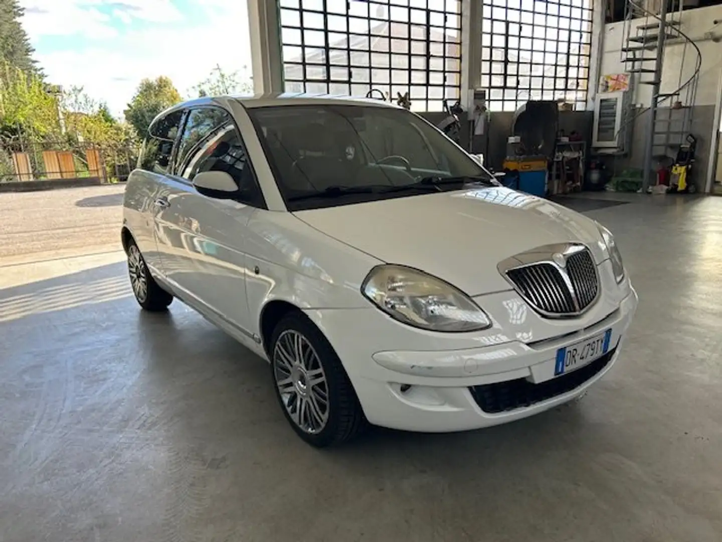Lancia Ypsilon Ypsilon 1.2 8v ModaMilano X NEOPATENTATI Wit - 2
