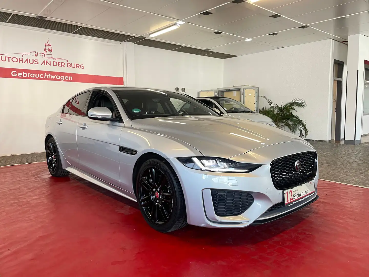 Jaguar XE R-Dynamic S AWD *2. Hd. + SHgpfl. + Apple/Android Silber - 1