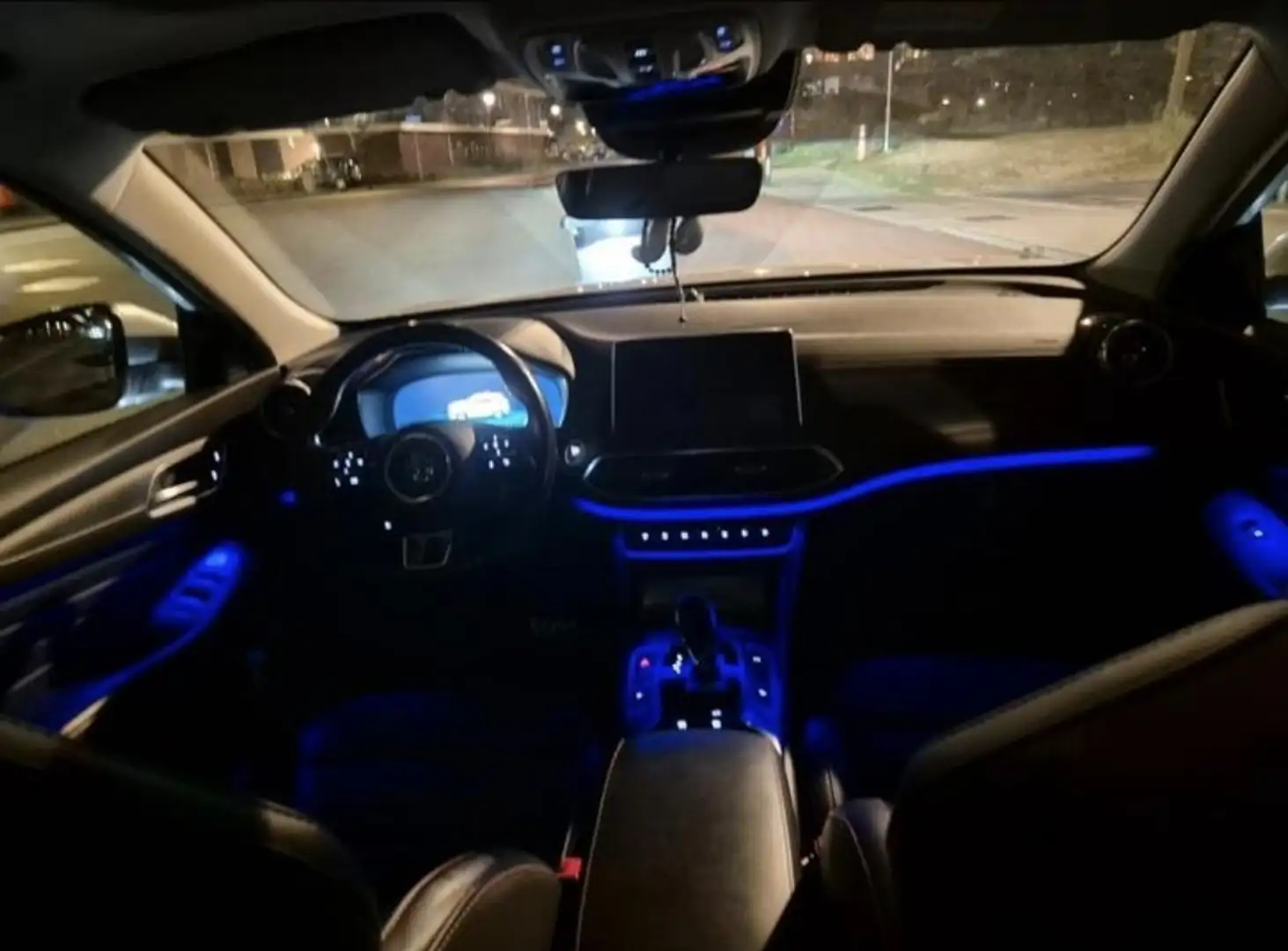 MG EHS 1.5 TGDI Luxury 258PK PANO LEER NL APK2027 Plateado - 1