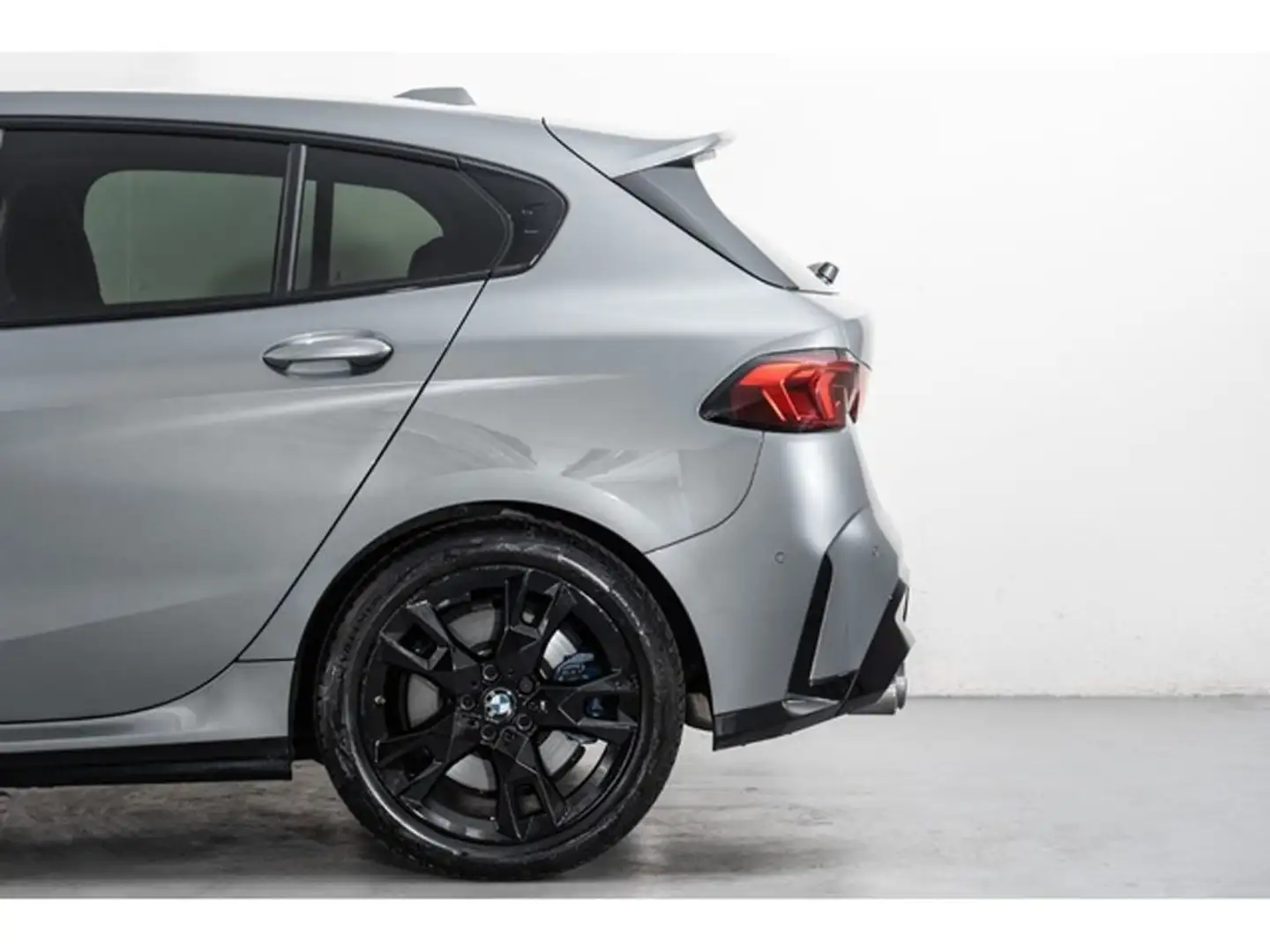 BMW 116 M135 xDrive Gris - 1