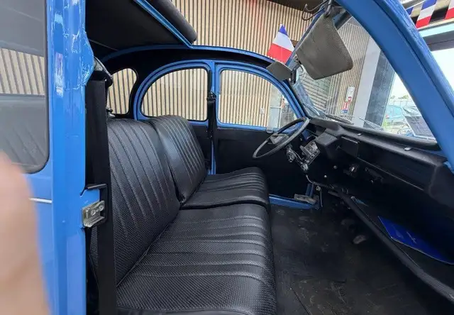 Citroen 2CV view 7