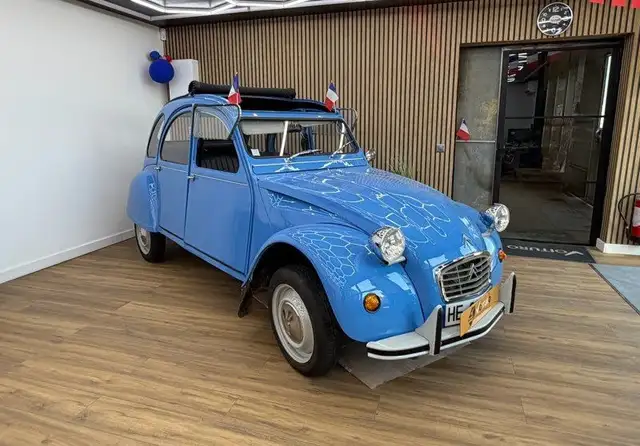 Citroen 2CV view 2