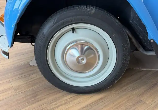 Citroen 2CV view 9