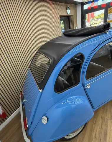 Citroen 2CV view 8