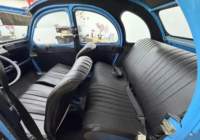 Citroen 2CV view 10