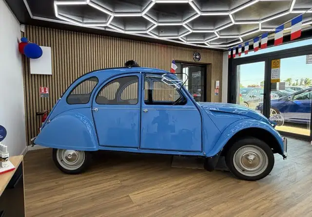 Citroen 2CV view 5