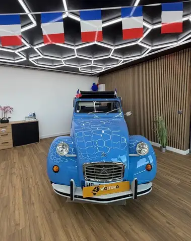 Citroen 2CV view 4