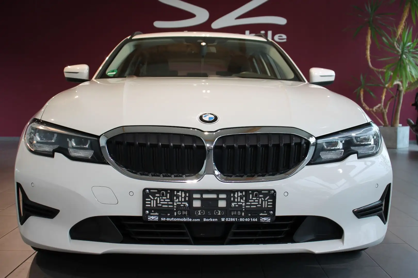 BMW 330 d Touring xDrive 1.Hand HUD LED LiveCockpit Weiß - 2