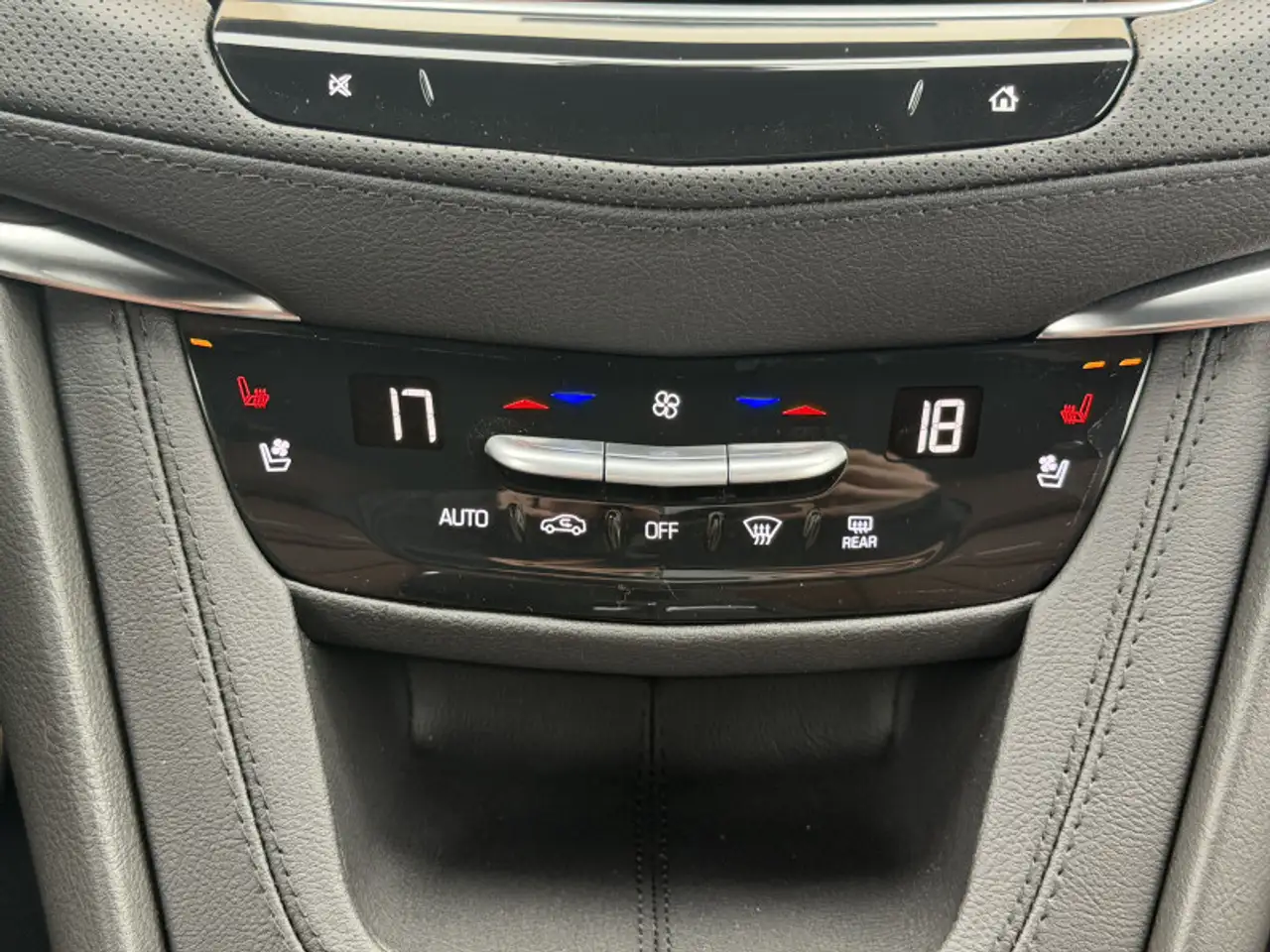 Cadillac XT5 снимка Cadillac XT5