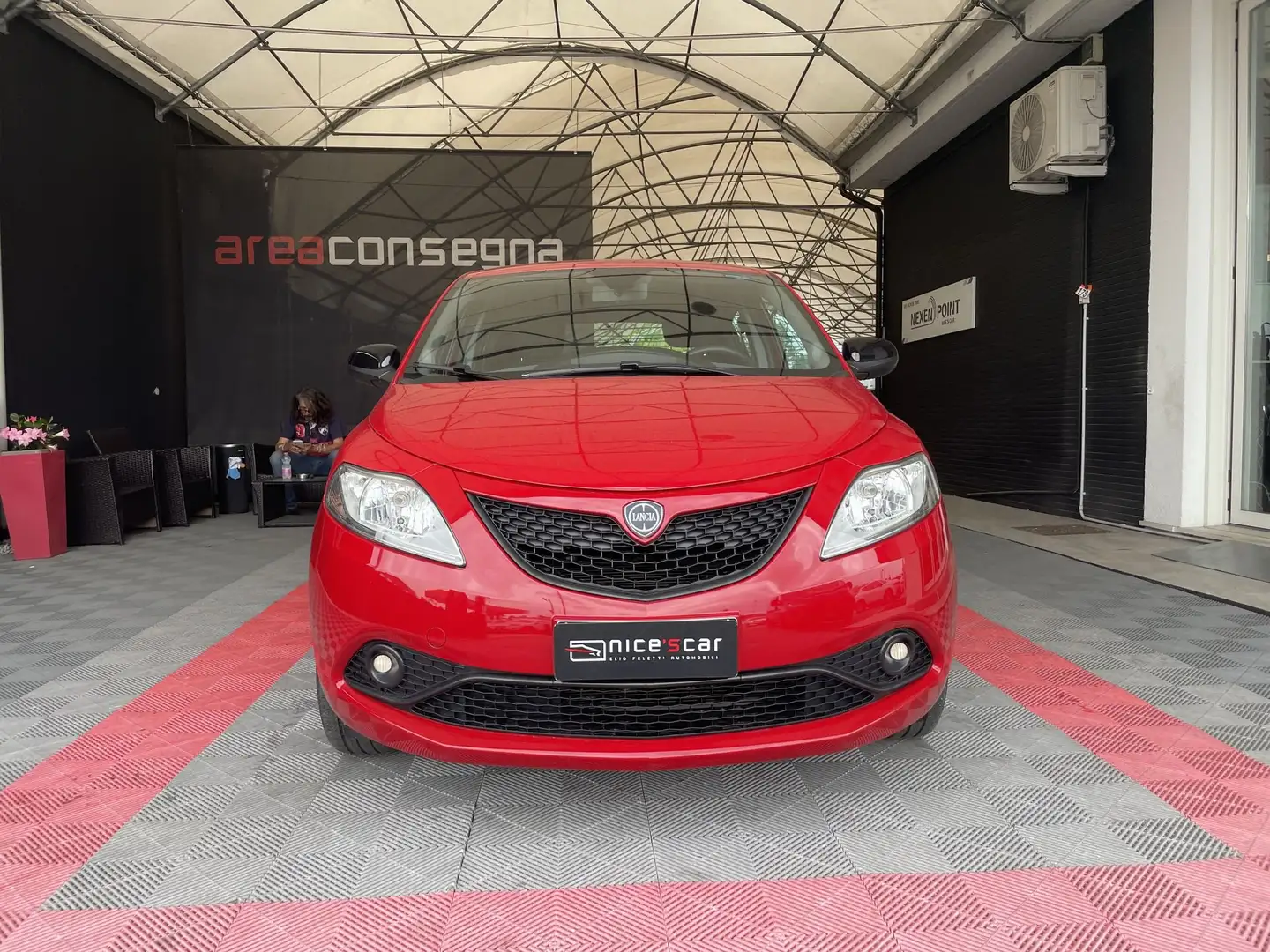Lancia Ypsilon 1.0 FireFly 5 porte S&S Hybrid Silver Rosso - 2