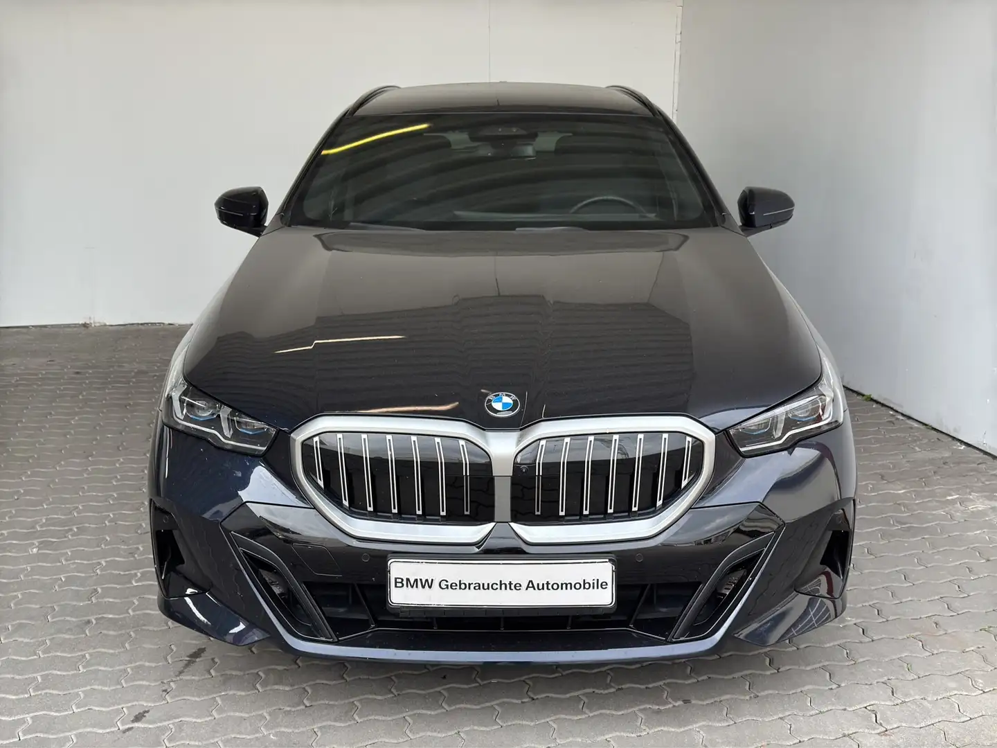 BMW 540 dA xDrive Tour. M Sport LiveCock.LED.AHK.Park Schwarz - 1