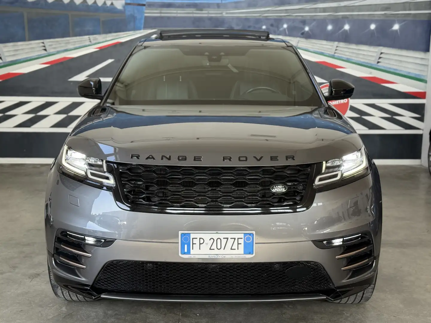 Land Rover Range Rover Velar 2.0 i4 R-Dynamic HSE 240cv auto Grigio - 1