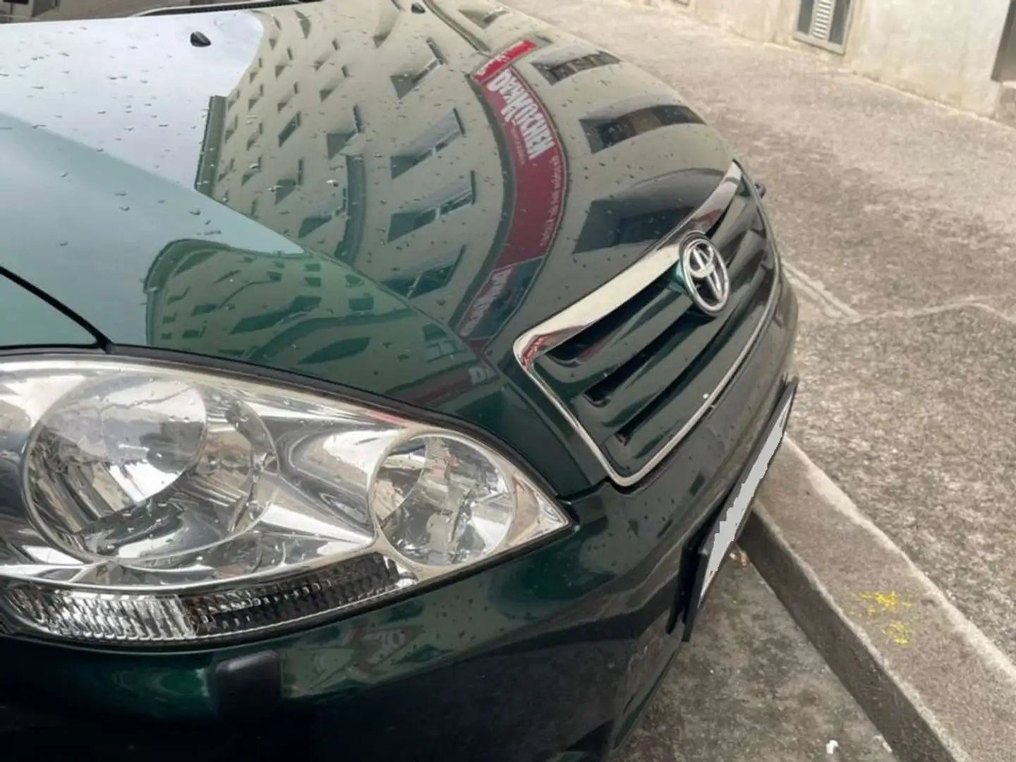 Toyota Avensis Verso Avensis Verso 2,0 D-4D Grün - 2