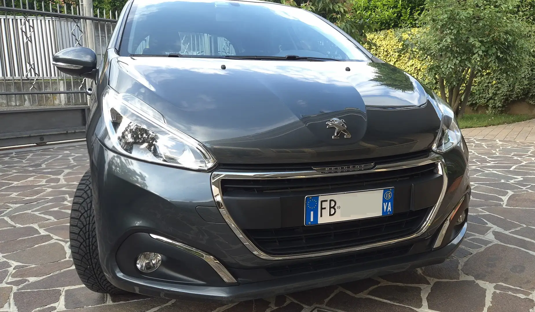 Peugeot 208 2015 5p 1.4 hdi 8v Active 43500Km Ex dip. Peugeot Grau - 1