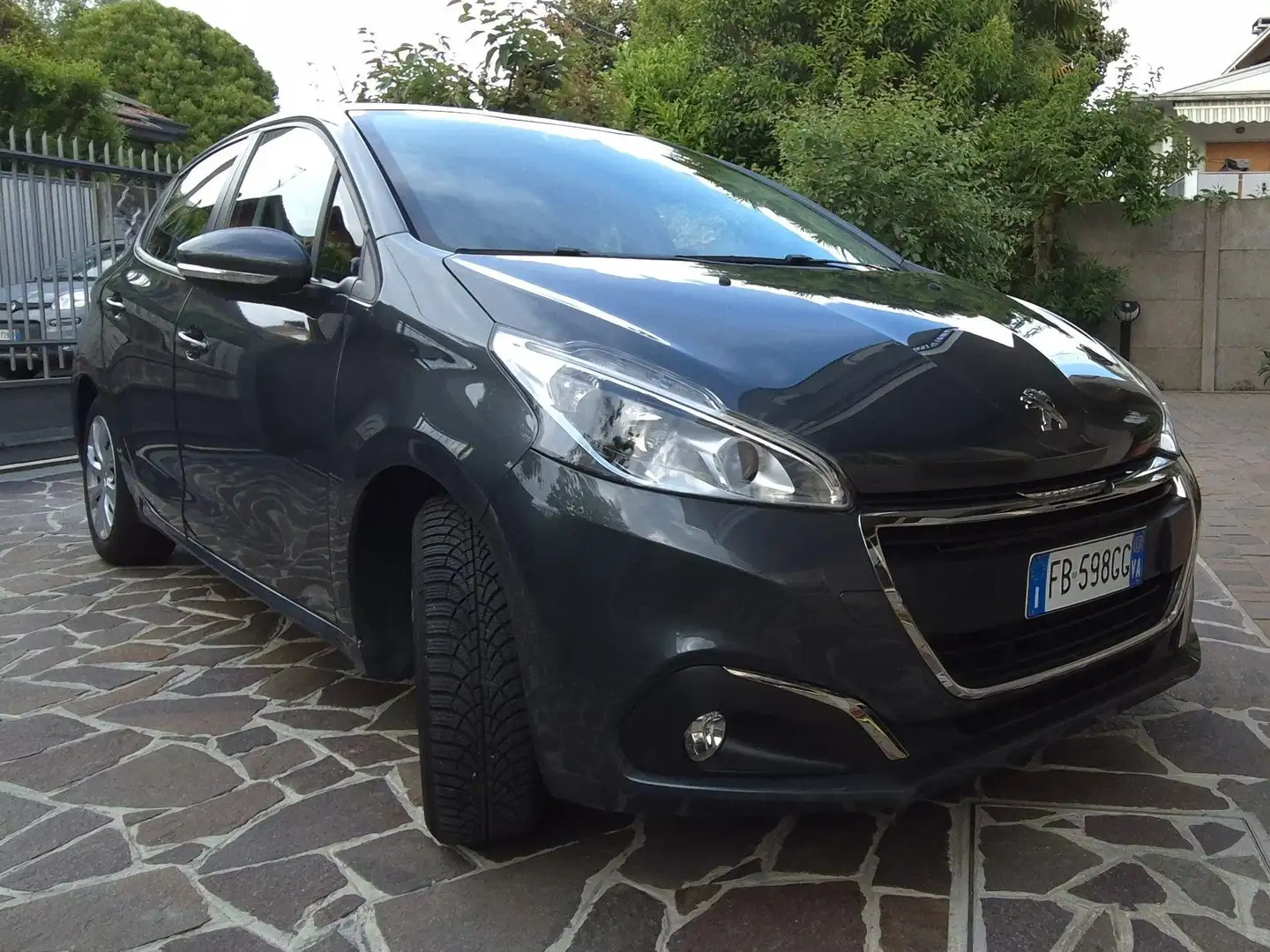 Peugeot 208 2015 5p 1.4 hdi 8v Active 43500Km Ex dip. Peugeot Grau - 2