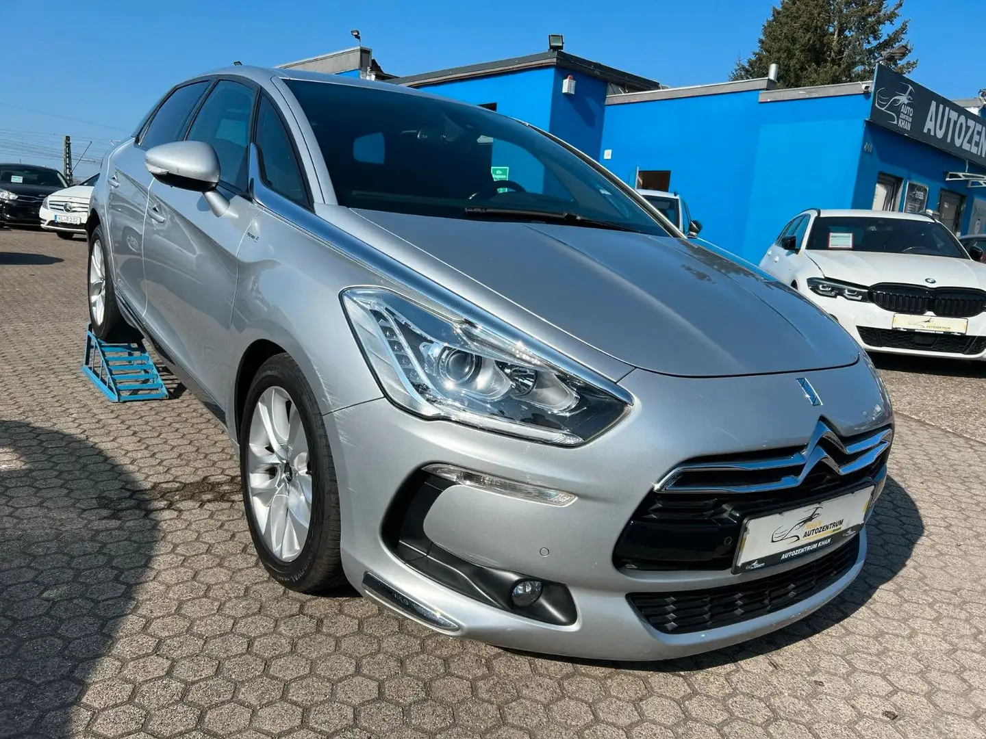 Citroen DS5 Chic AUT./NAVI/KAMERA Gris - 1