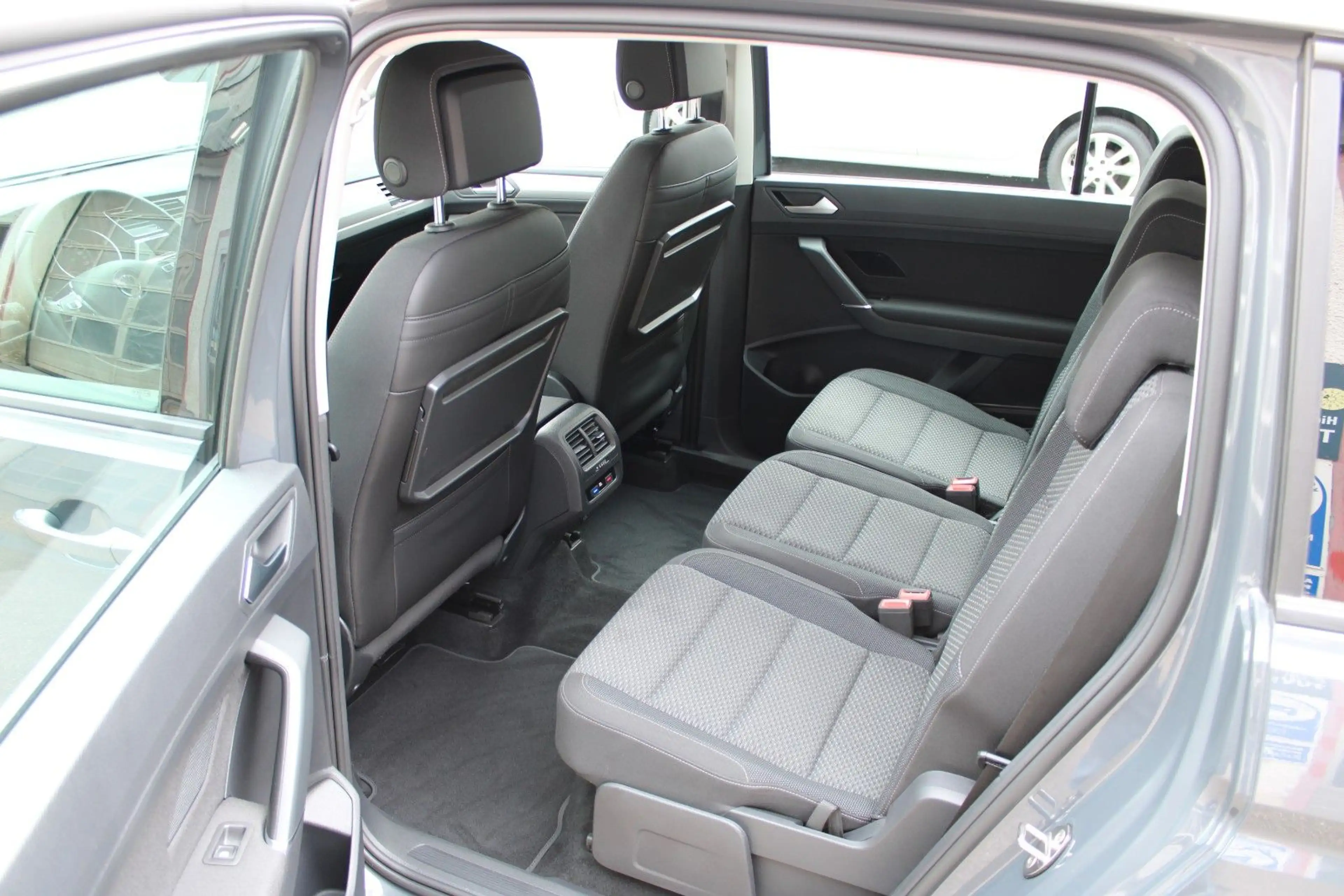 Volkswagen Touran 1.5 TSI DSG Comfortline, Kamera, AHK, LED — photo 10