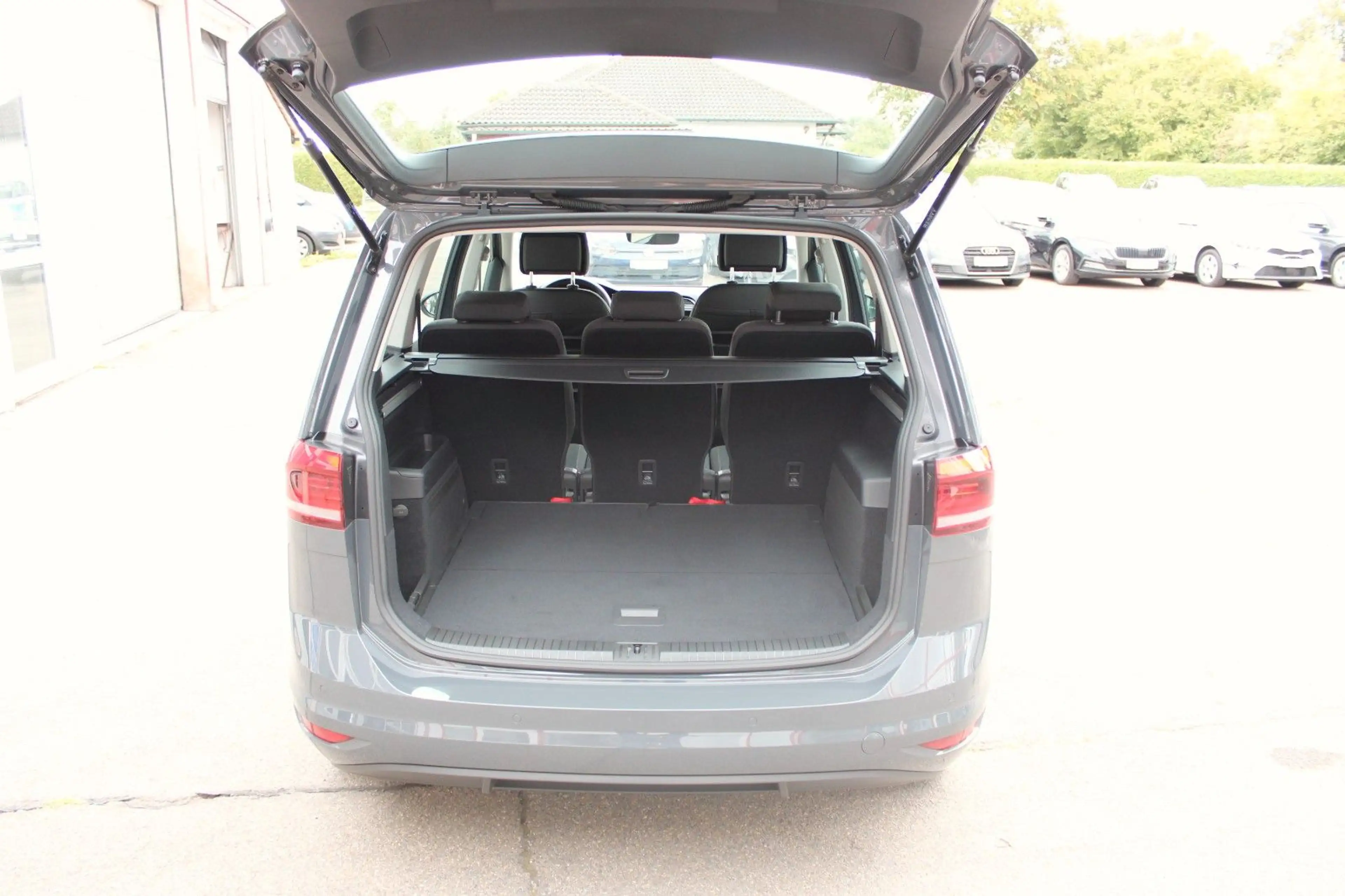 Volkswagen Touran 1.5 TSI DSG Comfortline, Kamera, AHK, LED — photo 13