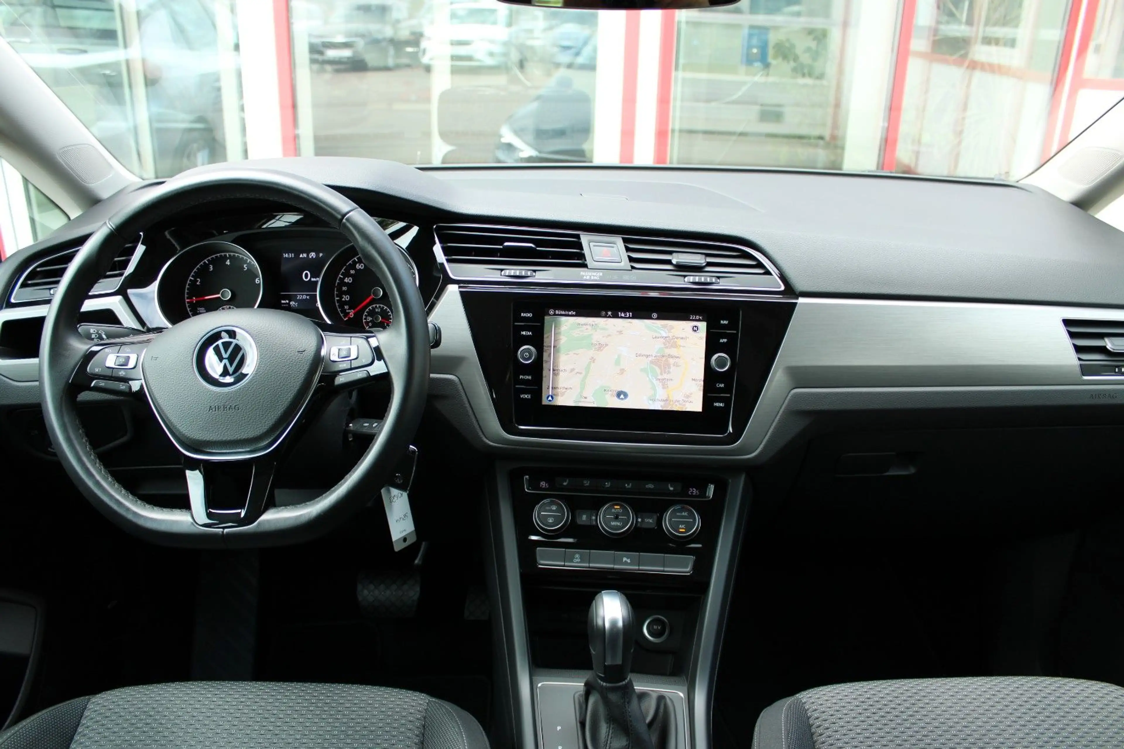 Volkswagen Touran 1.5 TSI DSG Comfortline, Kamera, AHK, LED — photo 6